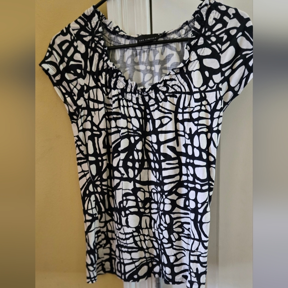 The Limited Black and White Graphic Cap Sleeve Blouse